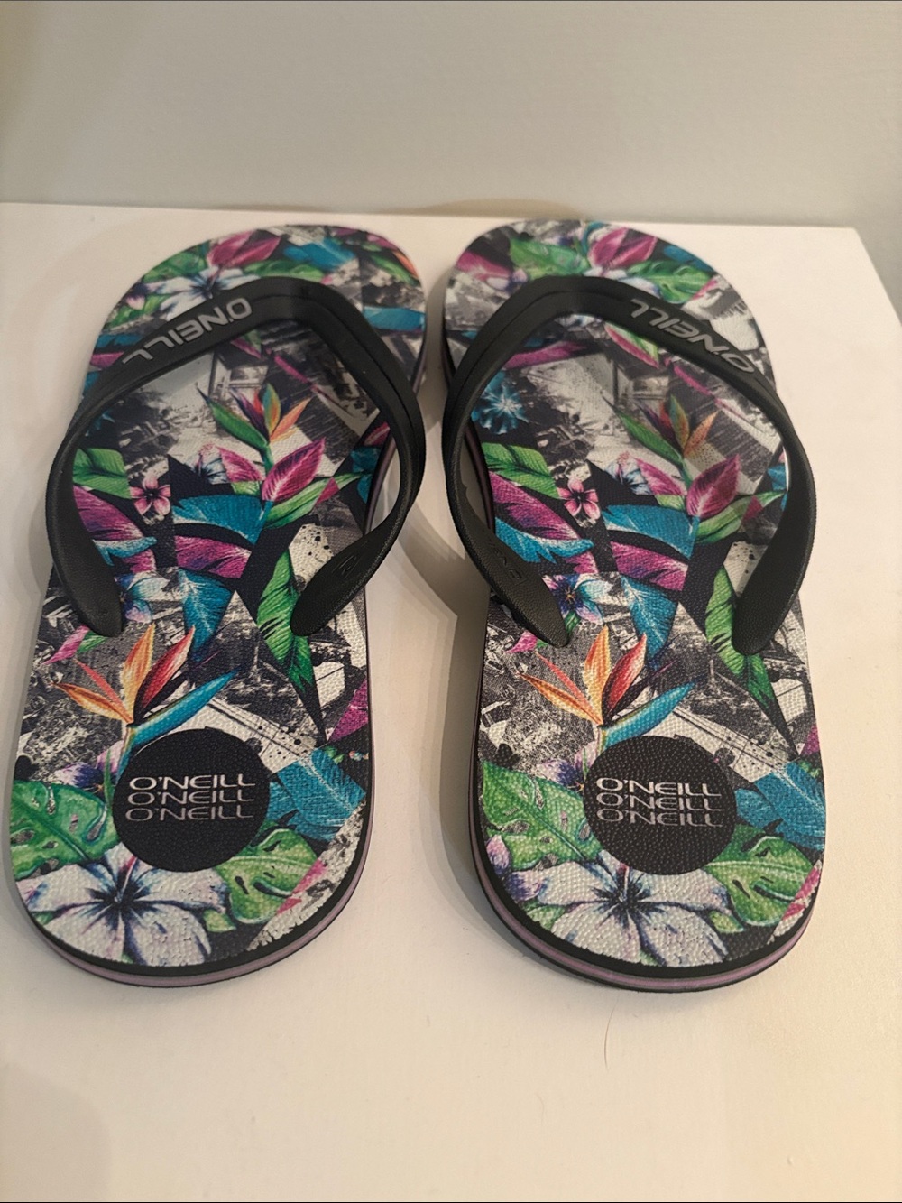 O'Neill Black-Strap Flip Flops with Multicolor Tropical Print - Picture 3 of 8